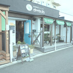 紅茶専門店 ディンブラ - お店は川沿いにあります
