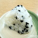 こんぴらや - わかめご飯のおにぎり