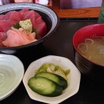 庄や - まぐろ切落ち定食全景。