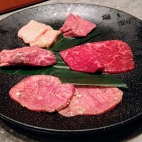 焼肉うしごろ 横浜店 - 極タン、はらみ、赤身、ハツ、ミノ
