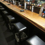 Sumiyaki Tori Shinnoji - 長いカウンター席と座敷が有ります♪