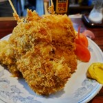 丸千葉 - 串揚げとカキフライを盛り合わせてもらう。
