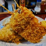 丸千葉 - 左に見えるはカキフライ。ボリュームたっぷり。