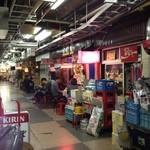 オーセンティック - お店の周囲。　浅草駅地下街はいつきても50年位前で時間が止まったカンジ。　斜め前にある、タイ料理屋さん 「MONTEE」 も驚くほど美味。