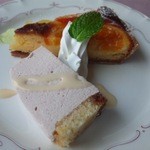 Restaurant Yuuki - ランチのデセール。オレンジケーキと苺のムース。オレンジケーキは絶品。