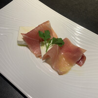 仙台牛焼肉 花牛 - 生ハムと蔵王モッツァレラチーズ