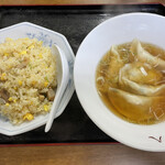 大八 - チャーハン+スープ餃子 580円