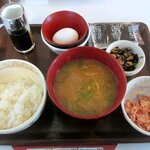 すき家 - すき家 「鮭ほぐし・たまかけ朝食」