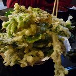 山盛りの天ぷらも付く