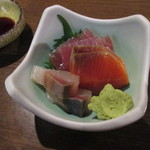 あい炉 - お通し。新鮮なお刺身