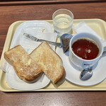 ドトールコーヒーショップ - ホットティ224円、トースト193円