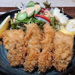 Ikoisushi - い古い寿司 ＠西葛西 ランチ かき・あじミックスフライ 手前がかき・奥があじの共に4個ずつのフライ