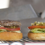 Yasuda Burger - ダブルチーズバーガー＋ベーコン１枚の出来上がるまで #1。