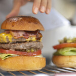 Yasuda Burger - ダブルチーズバーガー＋ベーコン１枚の出来上がるまで #3。
