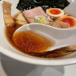 酒肴場 屯 - 煮干しの旨味がぎゅっと詰まった清湯スープ