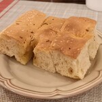 四次元食堂 南インドオステリア - フォカッチャ。