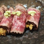 小料理 綿屋 - 和牛のウニ巻き。