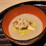 日本料理 研野 - お椀は、原木舞茸の塩焼きに様々なキノコのペーストと一番出汁のすり流し