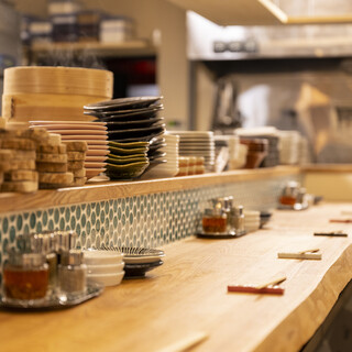 【1階立ち飲み】ワイワイ活気溢れる、フレンドリーな空間が魅力