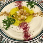 アラブ料理専門店 七つの丘 SEVEN HILLS - ホンモス "Hummous"「ヒヨコ豆とゴマのペーストのディップ。「フムス」とも。定番」※メニュー表記通り