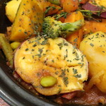 アラブ料理専門店 七つの丘 SEVEN HILLS - 季節の野菜 タジン "Vegetable Tajine"「季節の野菜、トマトソース」※メニュー表記通り