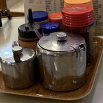 潤記粥麵茶餐廳 - 卓上のお供がたくさん