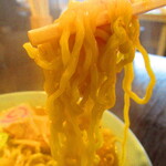 Ramen Sanpachi Toyohiragawa Ten - さんぱちデー　味噌ラーメン　９００円→６００円（税込）の麺のアップ【２０２２年１０月】