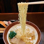 お食事処 市玄 - 縮れ細麺✨