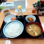 Sakaeshokudou - 玉子かけご飯 小鉢みそ汁付き 400円