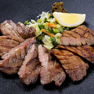 A person from Sendai boasts, "It's delicious." Exquisite Cow tongue aged with secret spices