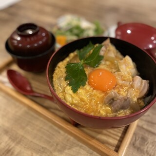 【ランチ】大山鶏と青森のフルーツエッグで仕上げる親子丼