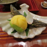 恵比寿　くろいわ - 琵琶湖の稚鮎に玉子と百合根で山吹に見たてたものを。