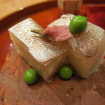 恵比寿　くろいわ - 春子鯛のばってら。春ですね。