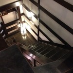Sushimaru Honten - 店内の階段