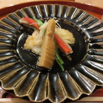 恵比寿　くろいわ - 煮物は筍にアイナメを揚げたものなどが。