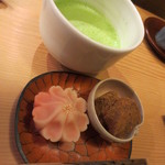 恵比寿　くろいわ - 抹茶と共にいただきました。