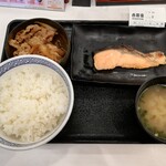 Yoshinoya - 牛鮭定食 657円