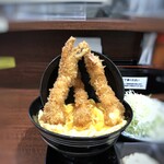 Katsudon Wakaba - ◆えび盛り玉丼・・ビジュアルが美しい、下は玉子丼。