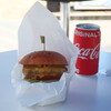 Yasuda Burger - チーズバーガーとコーラ