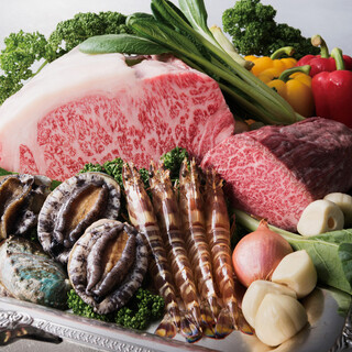 お気軽にお愉しみいただける黒毛和牛のステーキや海の幸の鉄板焼