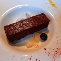 RISTORANTE Orobianco - チョコの風味がギュッと凝縮したしっとり濃密なガトーショコラ、ひんやり冷たく甘さ控えめの大人味