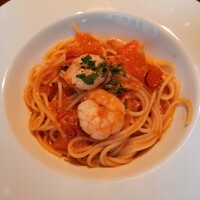 RISTORANTE Orobianco - 本日のパスタは海老とフレッシュトマトのアラビアータ、夏にピッタリの軽やかな仕上がり
