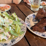 再度山荘 - 付け合わせのサラダとスペアリブ、最高！