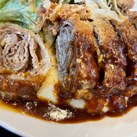 ブルーキッチン 堺筋本町店 - 薄切りをグルグル巻いてあります