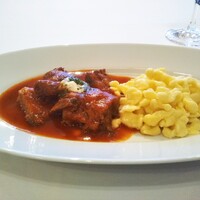 銀座 ハプスブルク・ファイルヒェン - メイン　お肉　和牛テールのパプリカ煮込み“グーラッシュ”　オーストリア伝統のショートパスタと共に