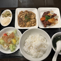 味の中華 羽衣 銀座本店 - ハーフ定食　麻婆豆腐と酢豚