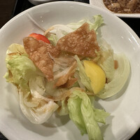 味の中華 羽衣 銀座本店 - 定食のサラダ