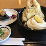 乃きや - 料理写真:天ぷらぶっかけうどん＋天むす　750円