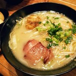 チャイナボイジャー - チキンと海老の白湯麺