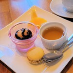 糸島バールSyana - デザートとコーヒー。デザートは、紅茶のゼリーとマカロン、あと一つは何だったけな？（笑）